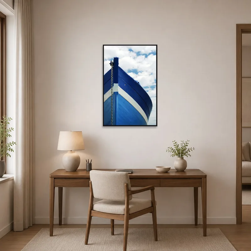 An inspiring ship scene invigorates the home-office atmosphere.